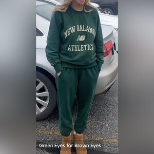 New Balance womens  Green Athletic sweatshirt and sweatpants size small